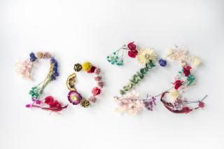 The year "2022" written in flowers, leaves, and pinecones
