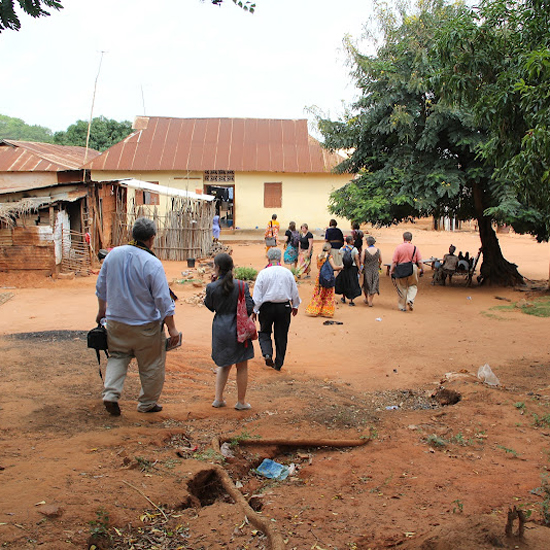 UUA delegation arrives at a school supported by the Every Child is Our Child program. Photo by UUA/Dea Brayden.