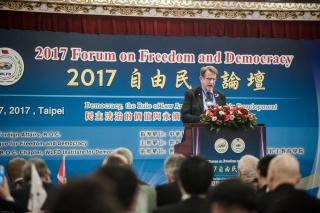 Bruce Knotts addresses the Forum on Freedom and Democracy April 2017 in Taiwan