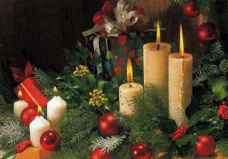 Christmas_candles_presents_fir_boughs_holly