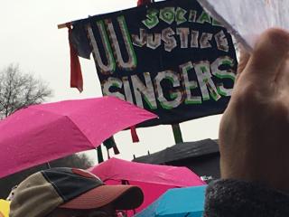 A sign proclaims "UU Singers for Social Justice" at the Portland, OR Women's March.