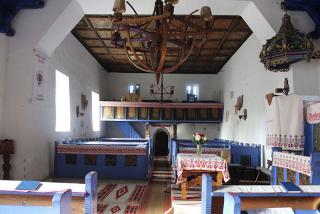 The sanctuary of the Unitarian church in Oklánd, Transylvania.