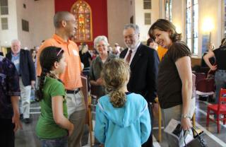 Parents, kids, other congregant members speak with Peter Morales at a UU congregation.