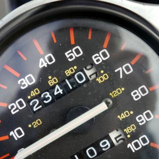 Analog speedometer
